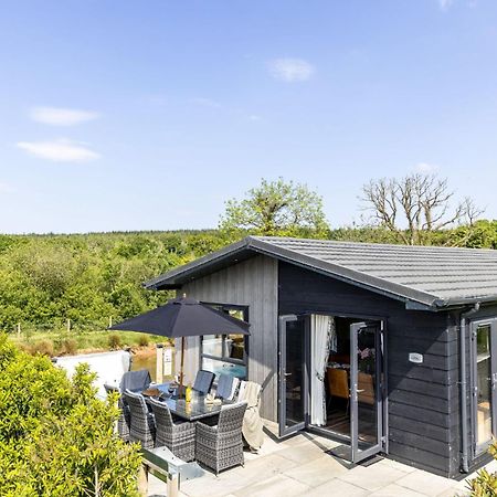 Lilac Lodge, 22 Roadford Lake Lodges Lifton Exteriör bild