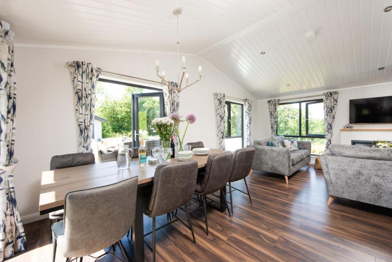 Lilac Lodge, 22 Roadford Lake Lodges Lifton Exteriör bild