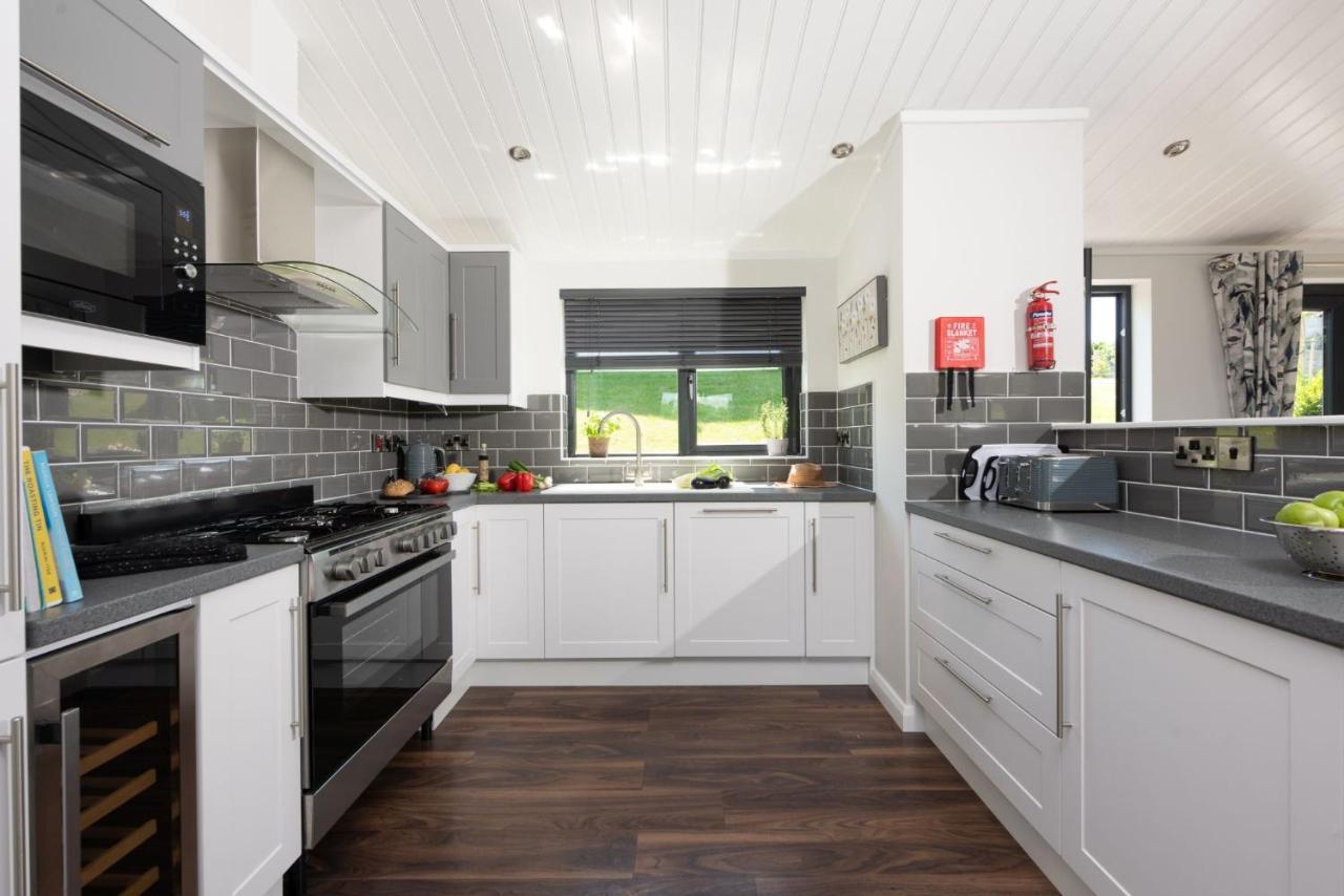 Lilac Lodge, 22 Roadford Lake Lodges Lifton Exteriör bild