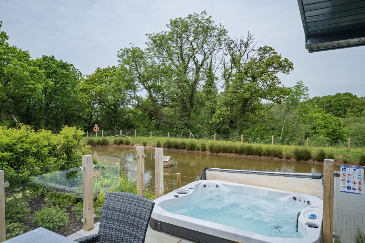 Lilac Lodge, 22 Roadford Lake Lodges Lifton Exteriör bild