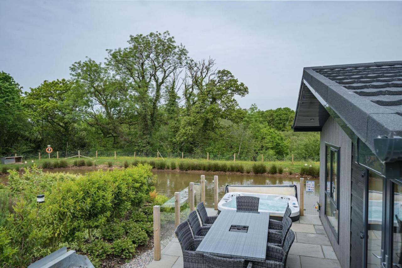 Lilac Lodge, 22 Roadford Lake Lodges Lifton Exteriör bild