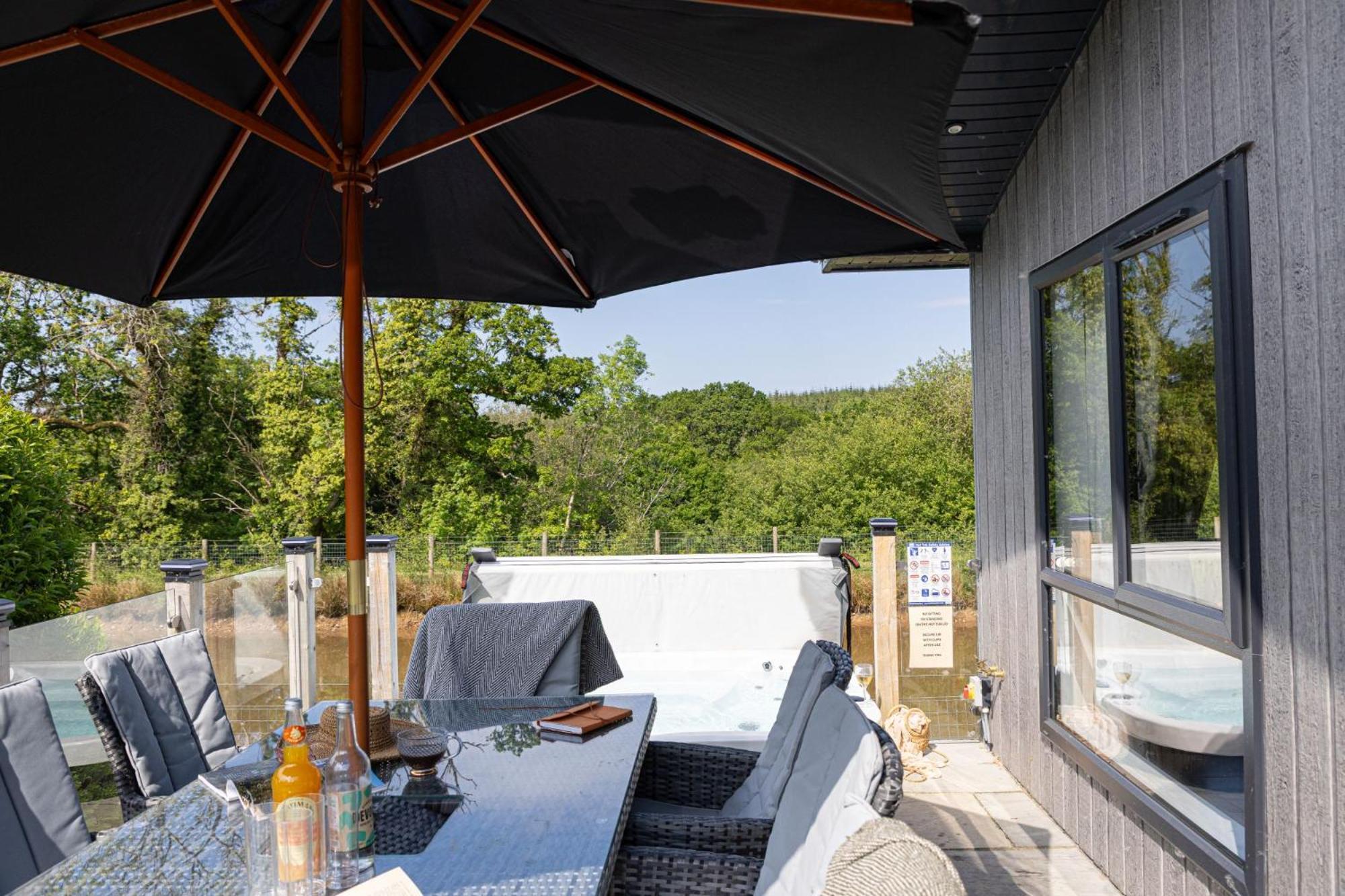 Lilac Lodge, 22 Roadford Lake Lodges Lifton Exteriör bild