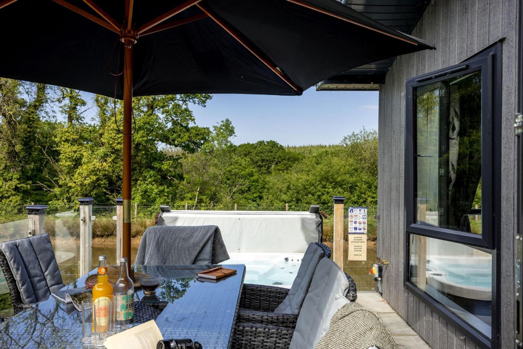 Lilac Lodge, 22 Roadford Lake Lodges Lifton Exteriör bild