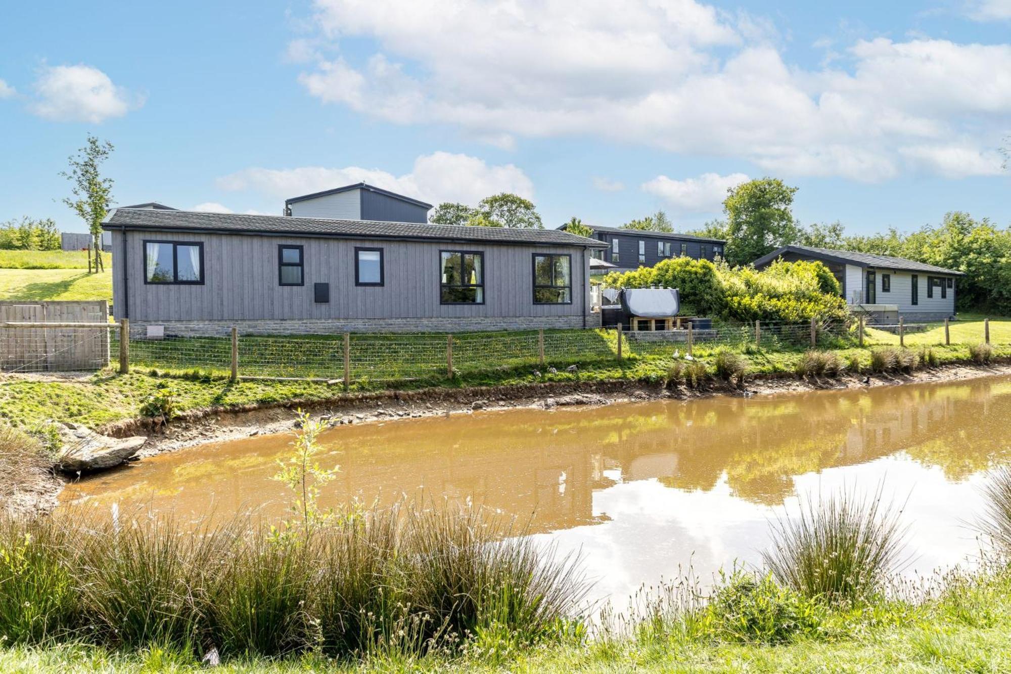 Lilac Lodge, 22 Roadford Lake Lodges Lifton Exteriör bild